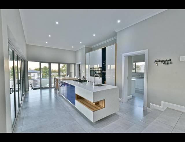 4 BEDROOM HOUSE FOR SALE IN EYE OF AFRICA